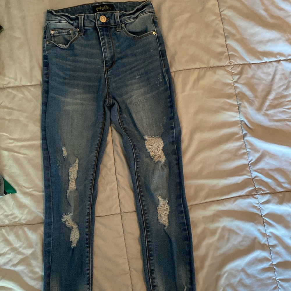 7/27 ripped jeans